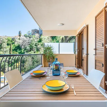 Guesthost - Lovely Sea View - Swimming Pool Daire