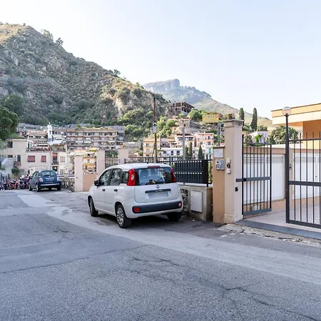Guesthost - Lovely Sea View - Swimming Pool * Taormina
