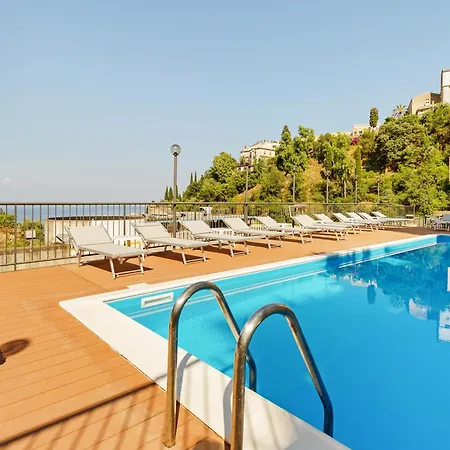 Guesthost - Lovely Sea View - Swimming Pool *