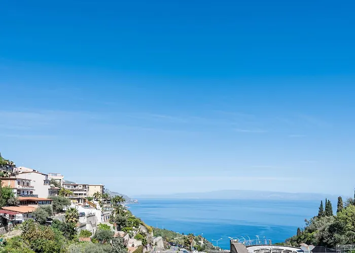 Guesthost - Lovely Sea View - Swimming Pool Daire