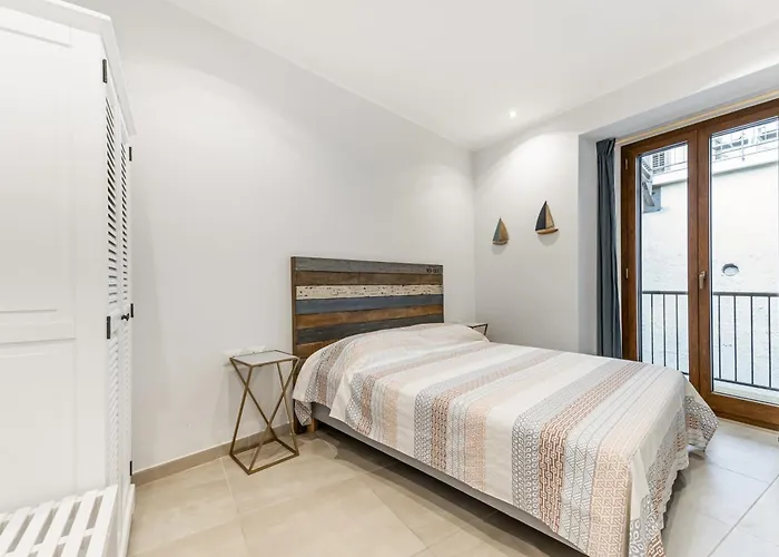 Guesthost - Lovely Sea View - Swimming Pool Daire