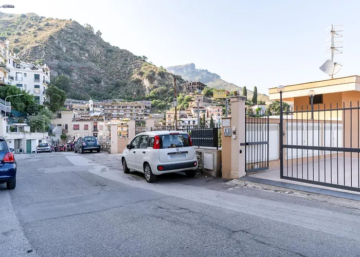 Guesthost - Lovely Sea View - Swimming Pool * Taormina