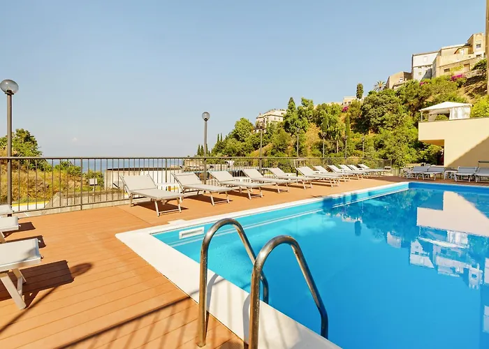 Guesthost - Lovely Sea View - Swimming Pool *